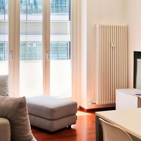 ミラノJoivy Superb Flat, 2 Balconies & Skyscrapers Viewアパートメント エクステリア 写真