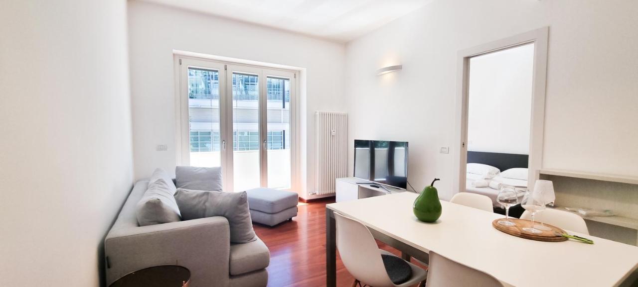 ミラノJoivy Superb Flat, 2 Balconies & Skyscrapers Viewアパートメント エクステリア 写真