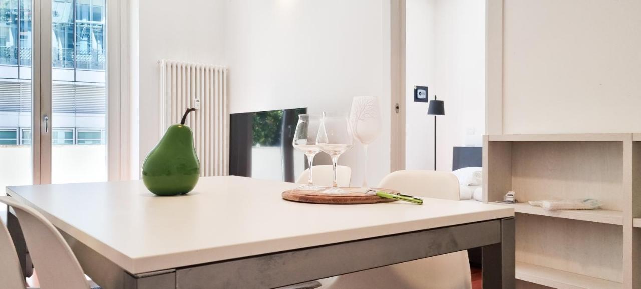 ミラノJoivy Superb Flat, 2 Balconies & Skyscrapers Viewアパートメント エクステリア 写真