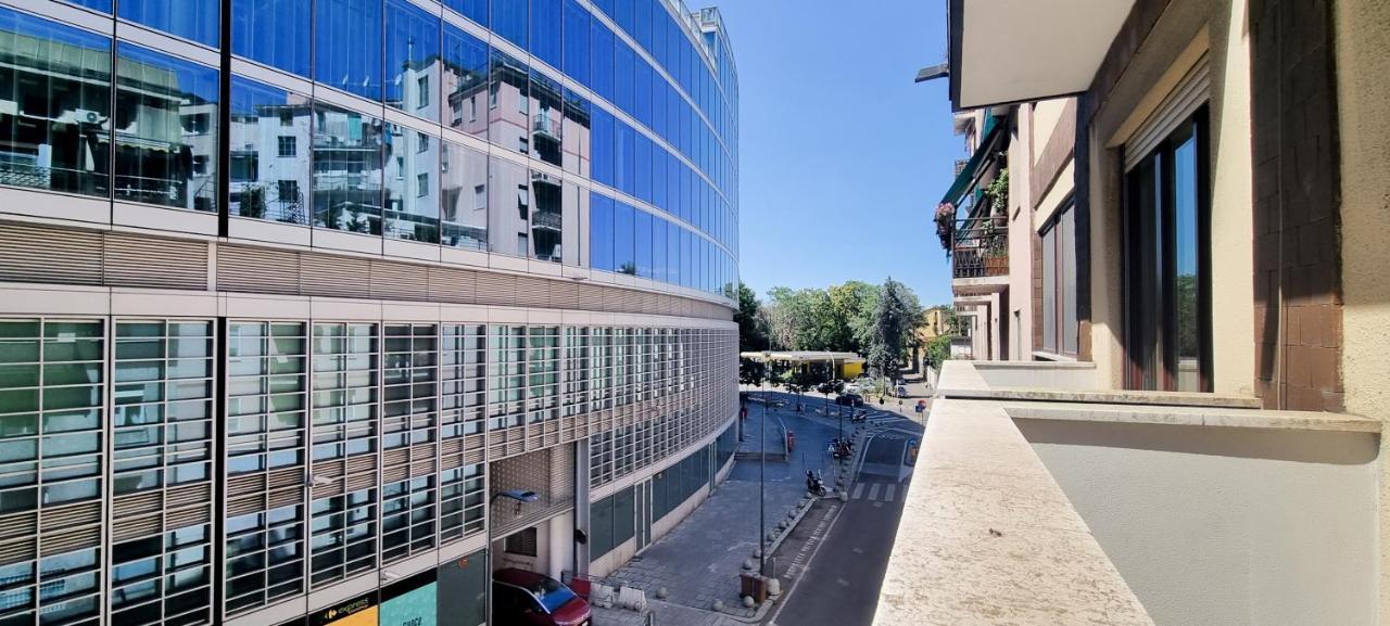 ミラノJoivy Superb Flat, 2 Balconies & Skyscrapers Viewアパートメント エクステリア 写真